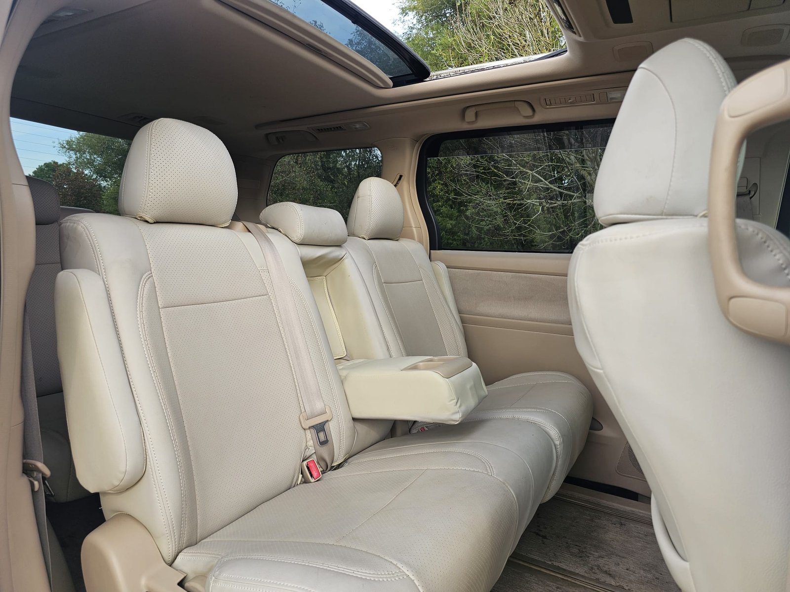 TOYOTA ALPHARD 2.4 Auto 7 Speed CVT Double Sunroof 8 Seater MPV