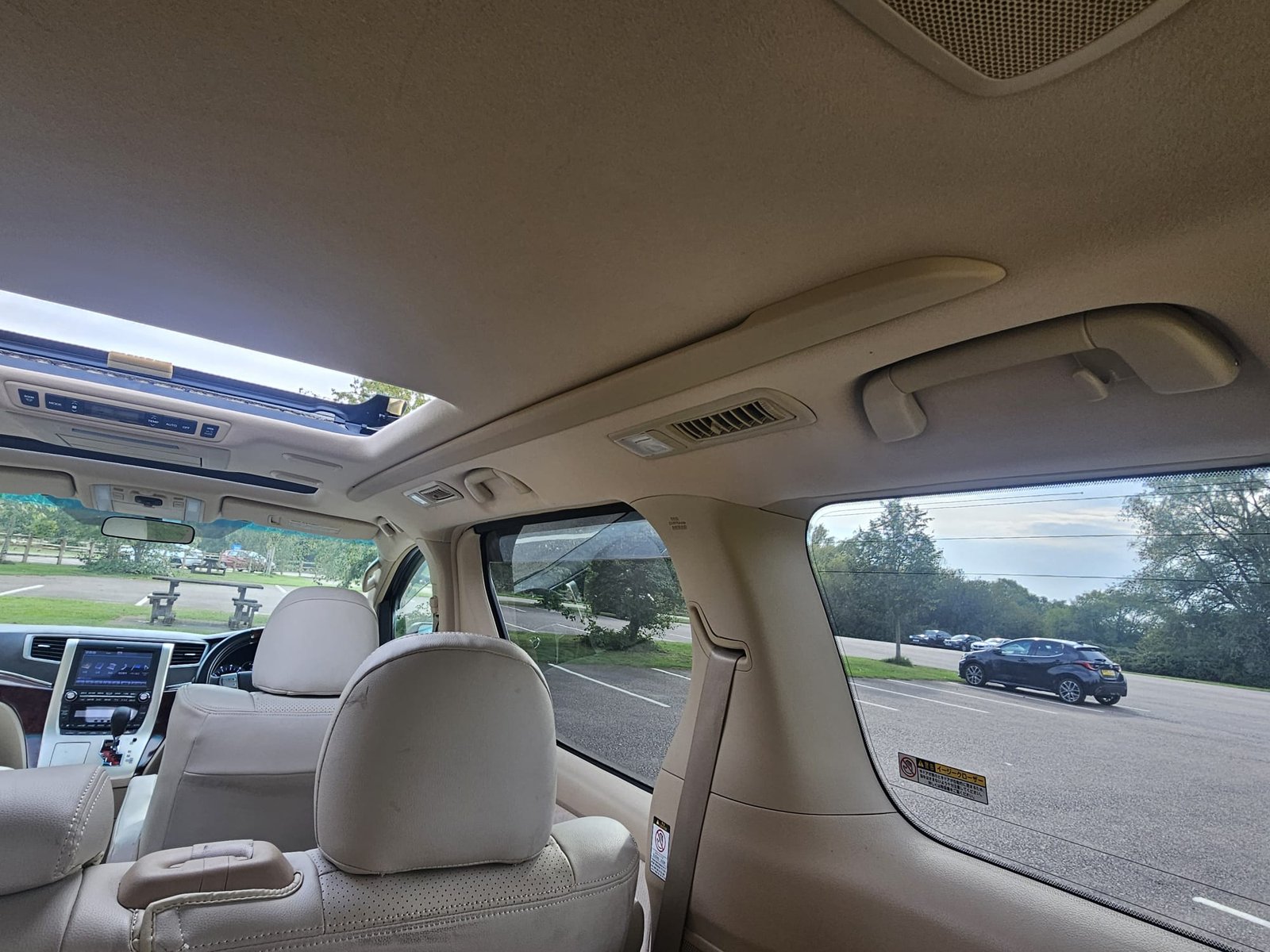 TOYOTA ALPHARD 2.4 Auto 7 Speed CVT Double Sunroof 8 Seater MPV