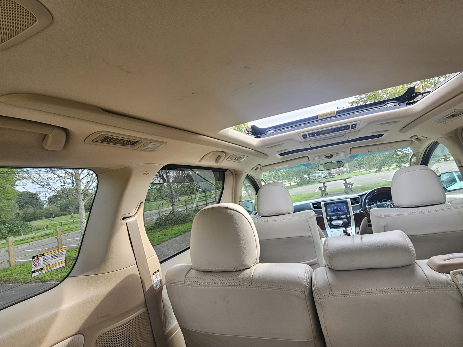 TOYOTA ALPHARD 2.4 Auto 7 Speed CVT Double Sunroof 8 Seater MPV