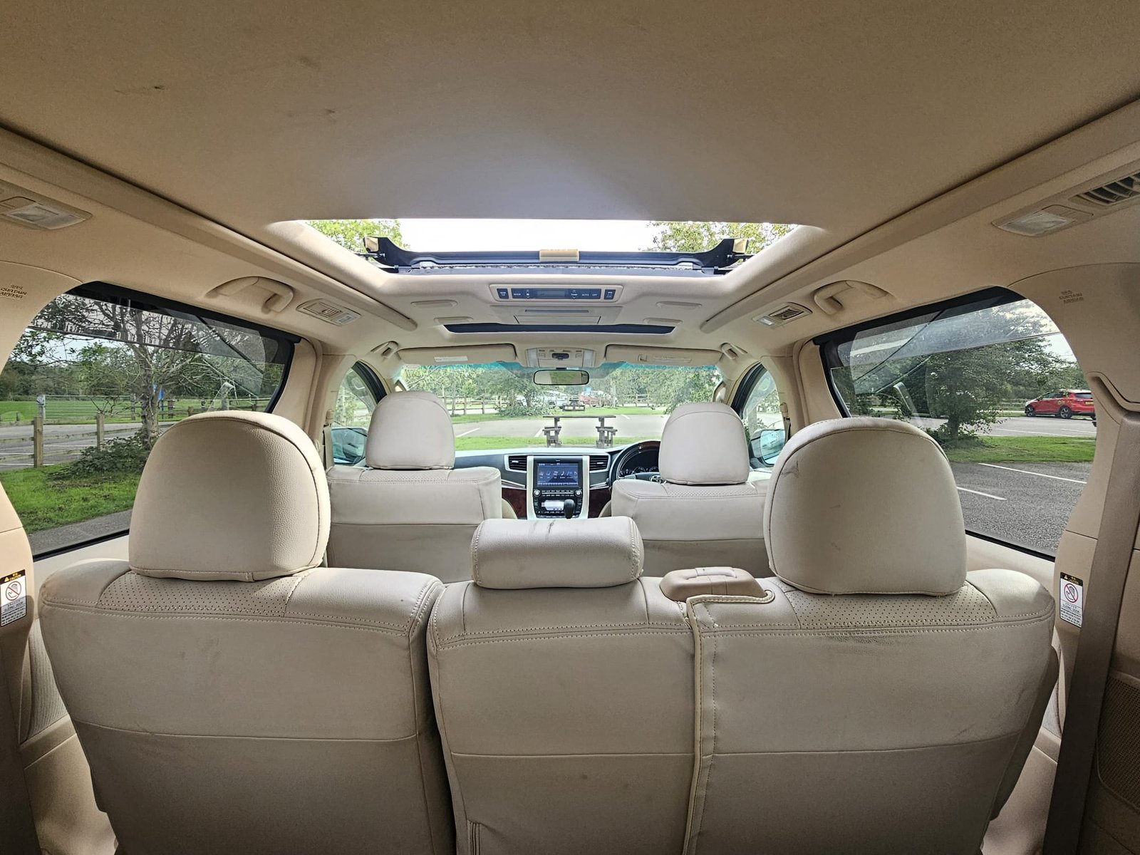TOYOTA ALPHARD 2.4 Auto 7 Speed CVT Double Sunroof 8 Seater MPV