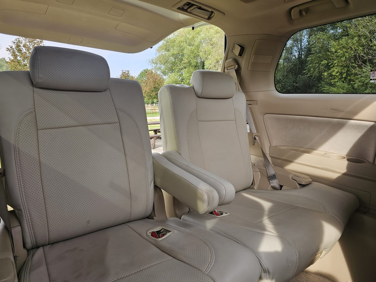 TOYOTA ALPHARD 2.4 Auto 7 Speed CVT Double Sunroof 8 Seater MPV