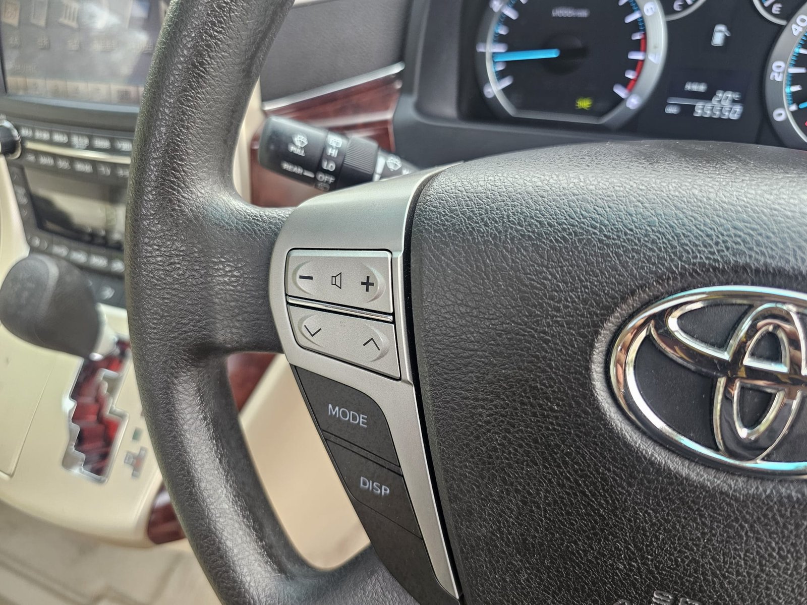TOYOTA ALPHARD 2.4 Auto 7 Speed CVT Double Sunroof 8 Seater MPV