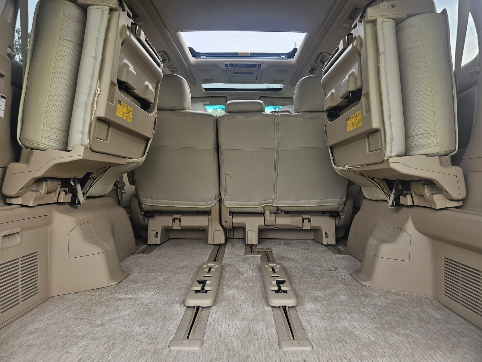 TOYOTA ALPHARD 2.4 Auto 7 Speed CVT Double Sunroof 8 Seater MPV