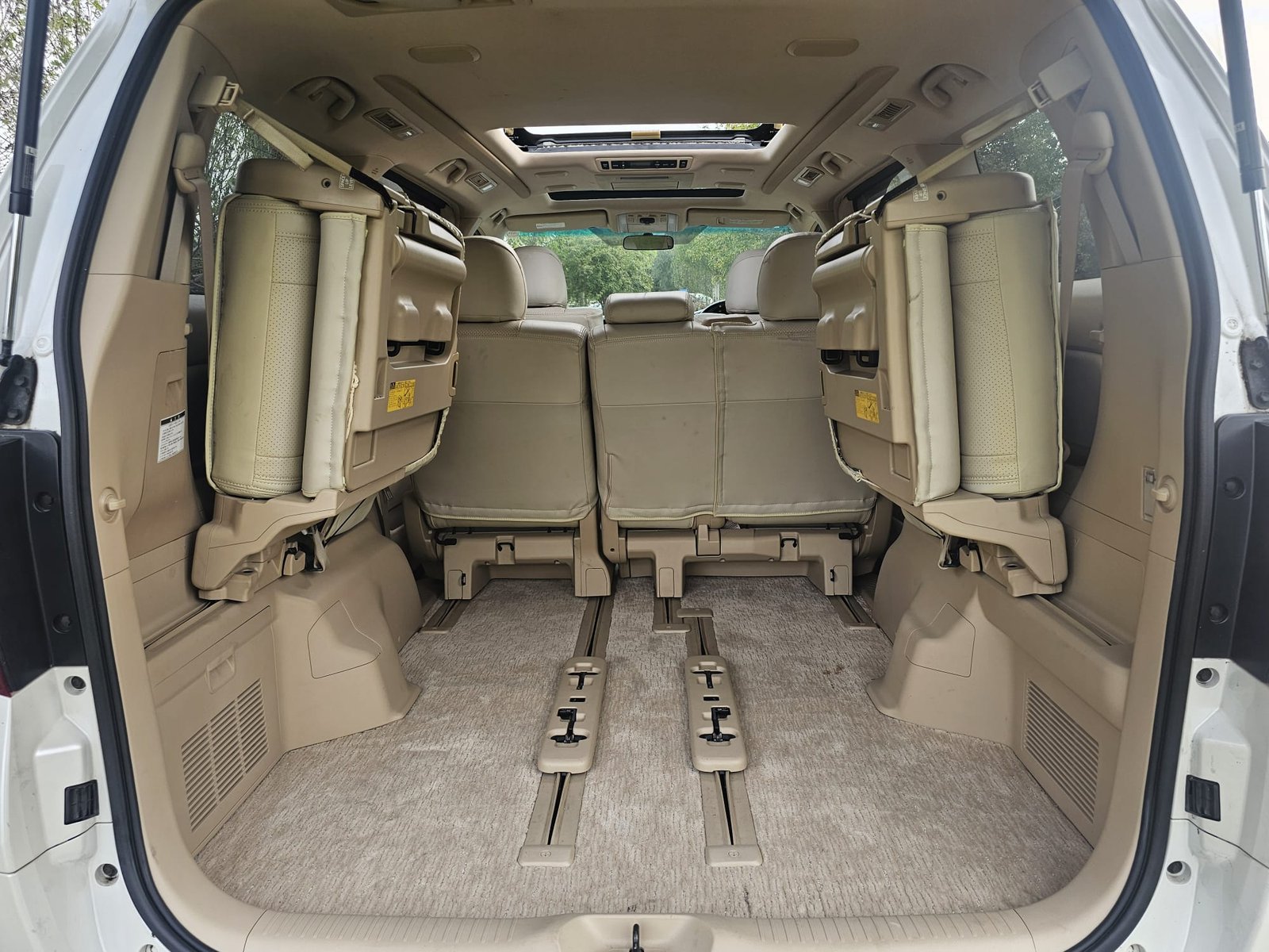 TOYOTA ALPHARD 2.4 Auto 7 Speed CVT Double Sunroof 8 Seater MPV