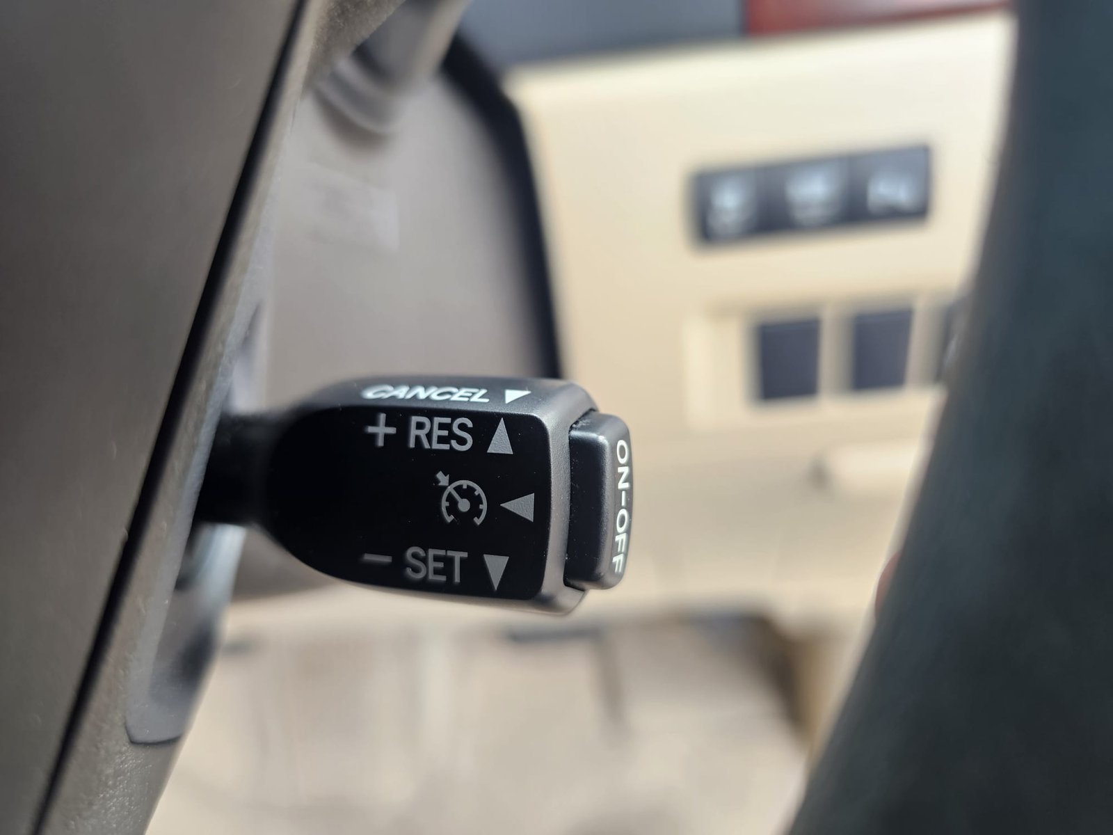 TOYOTA ALPHARD 2.4 Auto 7 Speed CVT Double Sunroof 8 Seater MPV