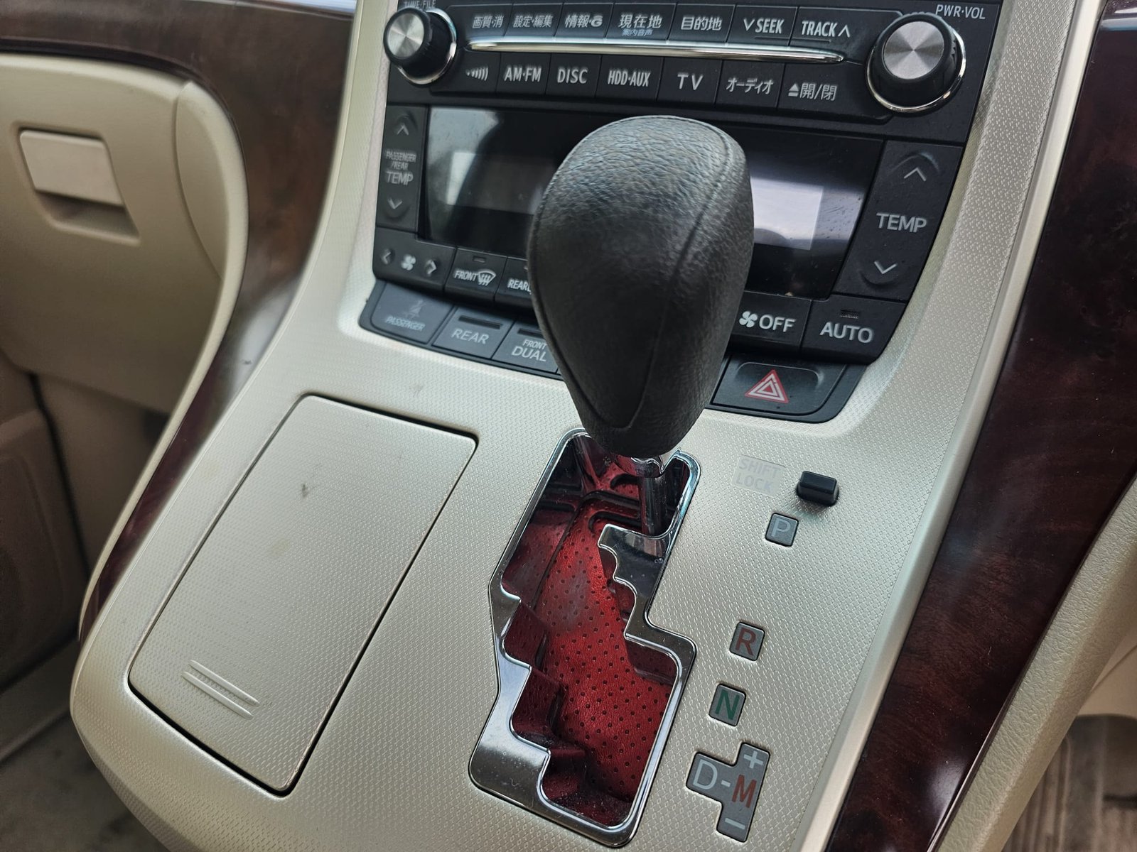 TOYOTA ALPHARD 2.4 Auto 7 Speed CVT Double Sunroof 8 Seater MPV