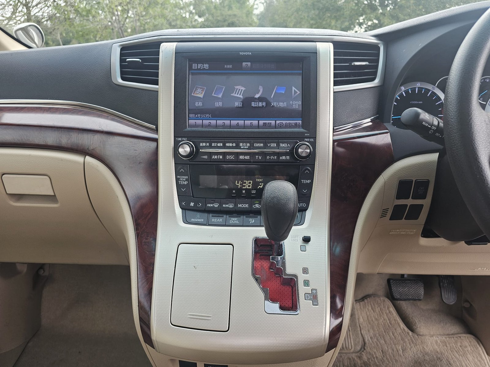 TOYOTA ALPHARD 2.4 Auto 7 Speed CVT Double Sunroof 8 Seater MPV