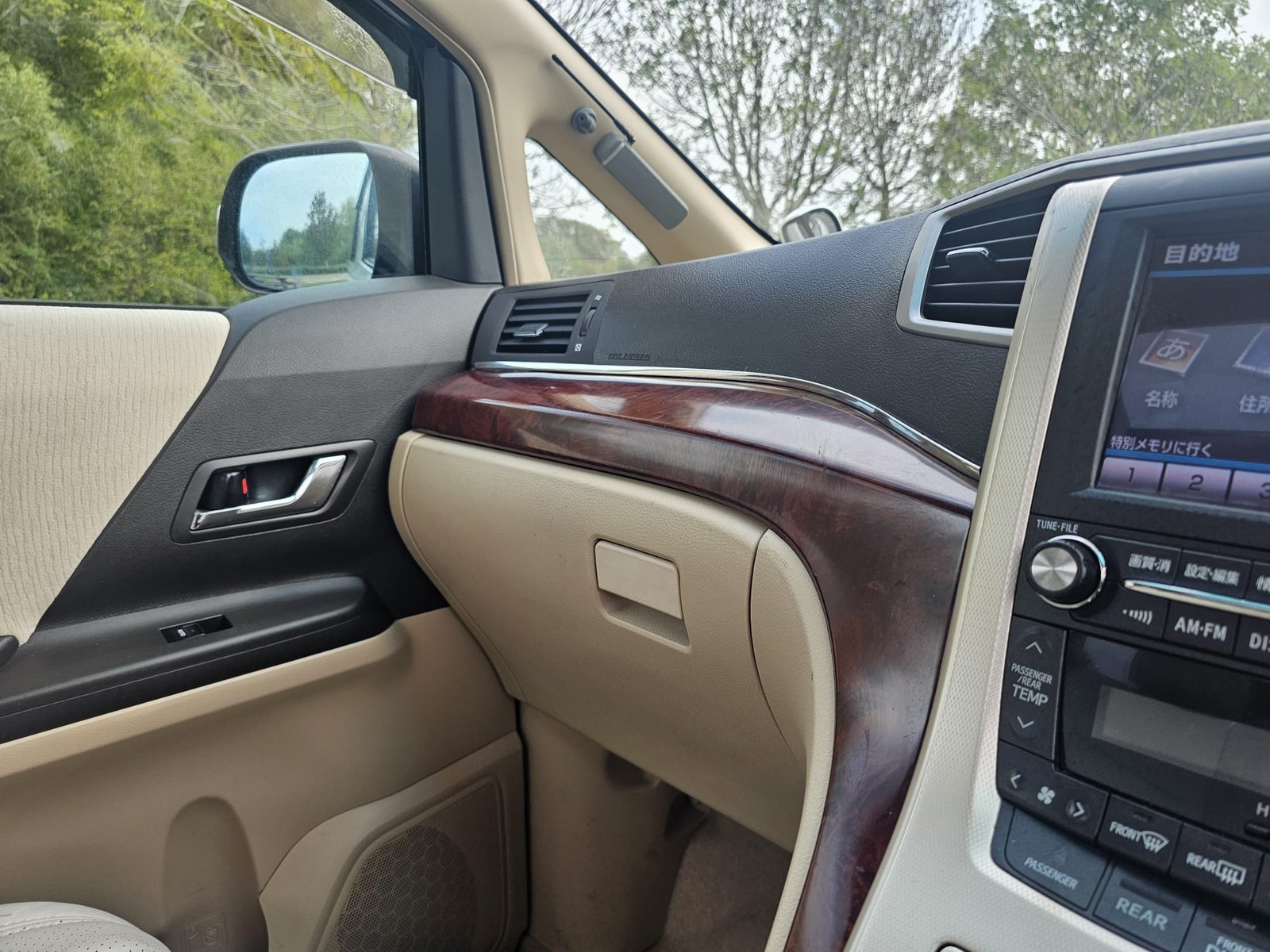 TOYOTA ALPHARD 2.4 Auto 7 Speed CVT Double Sunroof 8 Seater MPV