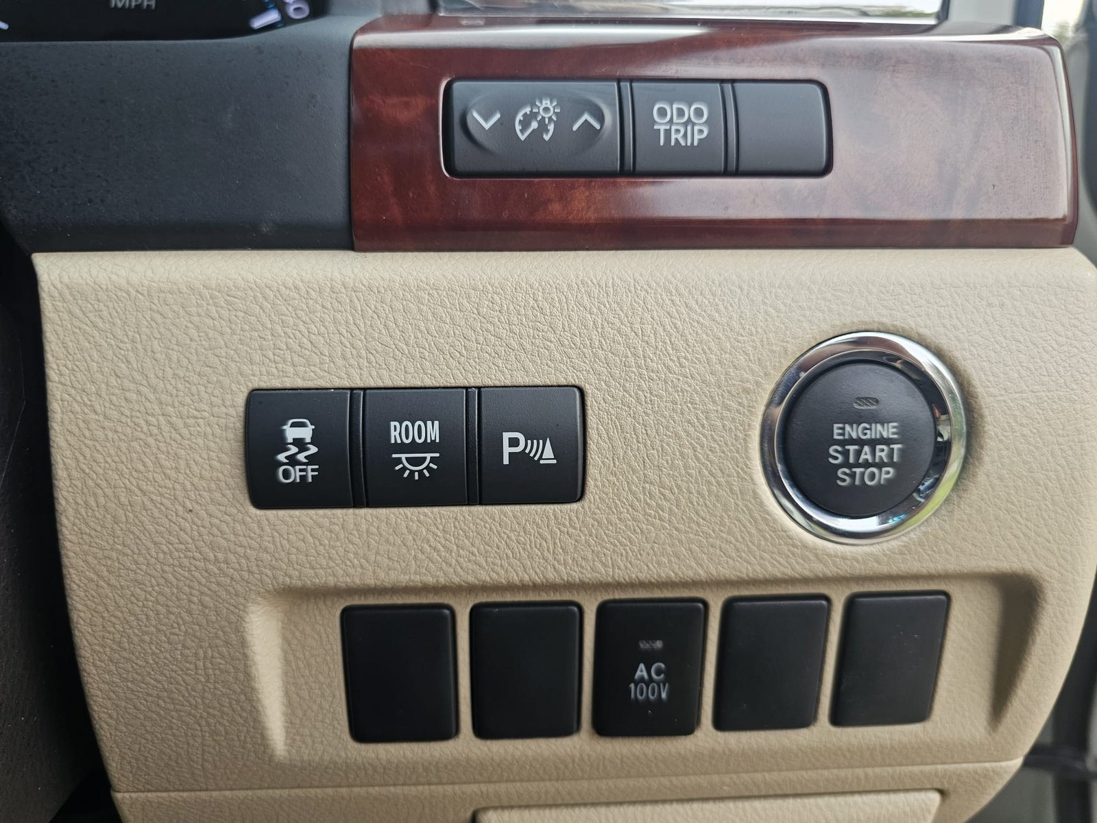 TOYOTA ALPHARD 2.4 Auto 7 Speed CVT Double Sunroof 8 Seater MPV