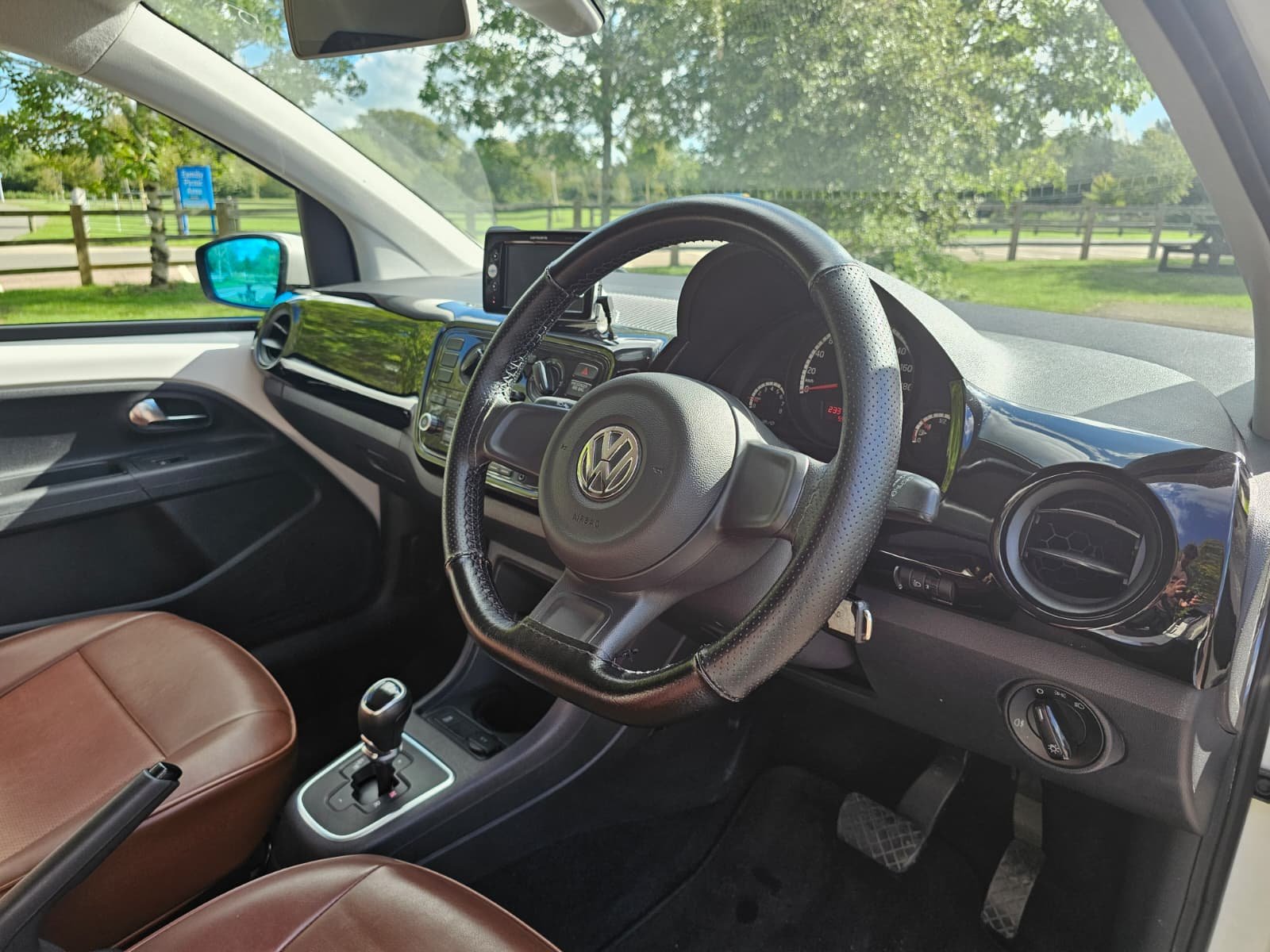VOLKSWAGEN UP High Up! 1.0L Auto ASG 5dr