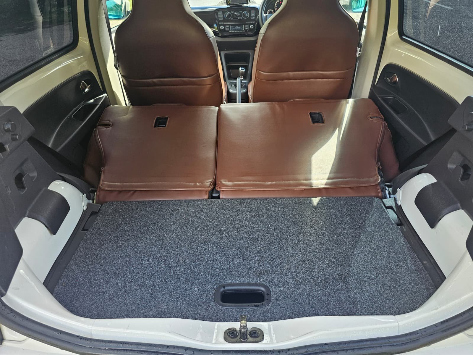 VOLKSWAGEN UP High Up! 1.0L Auto ASG 5dr