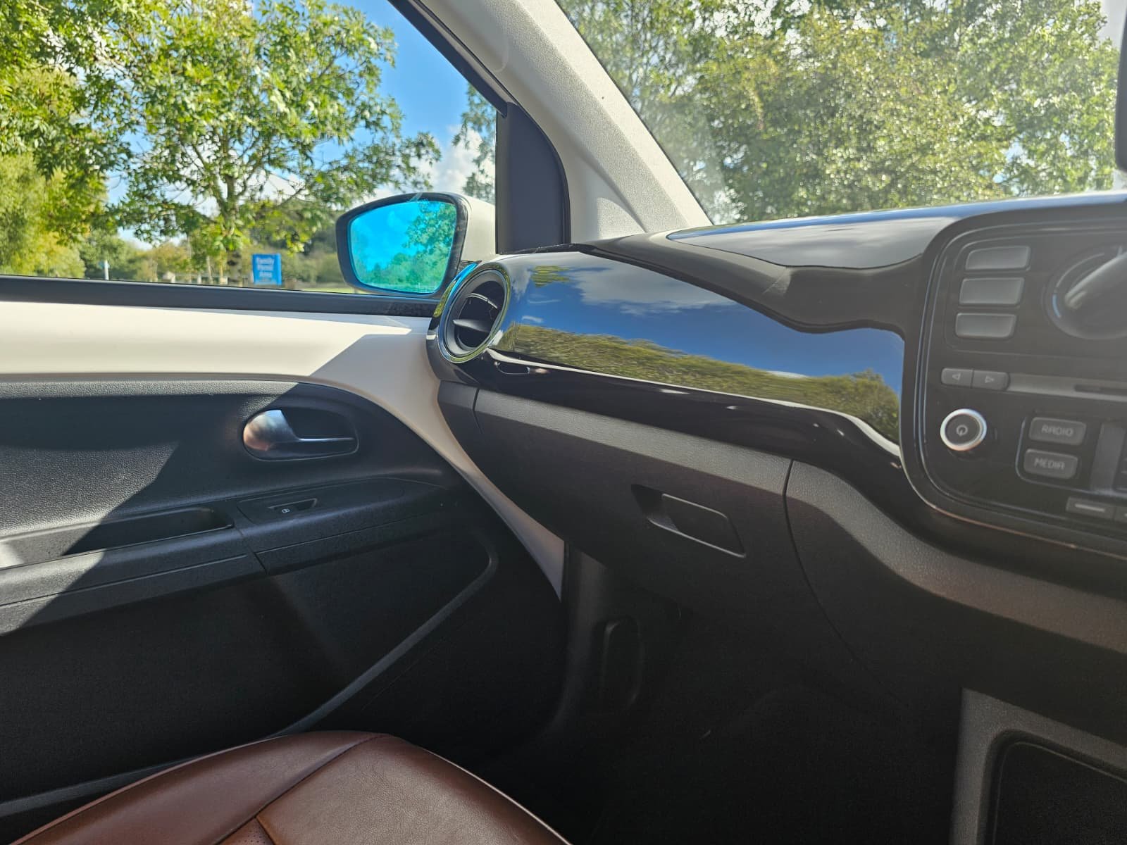 VOLKSWAGEN UP High Up! 1.0L Auto ASG 5dr