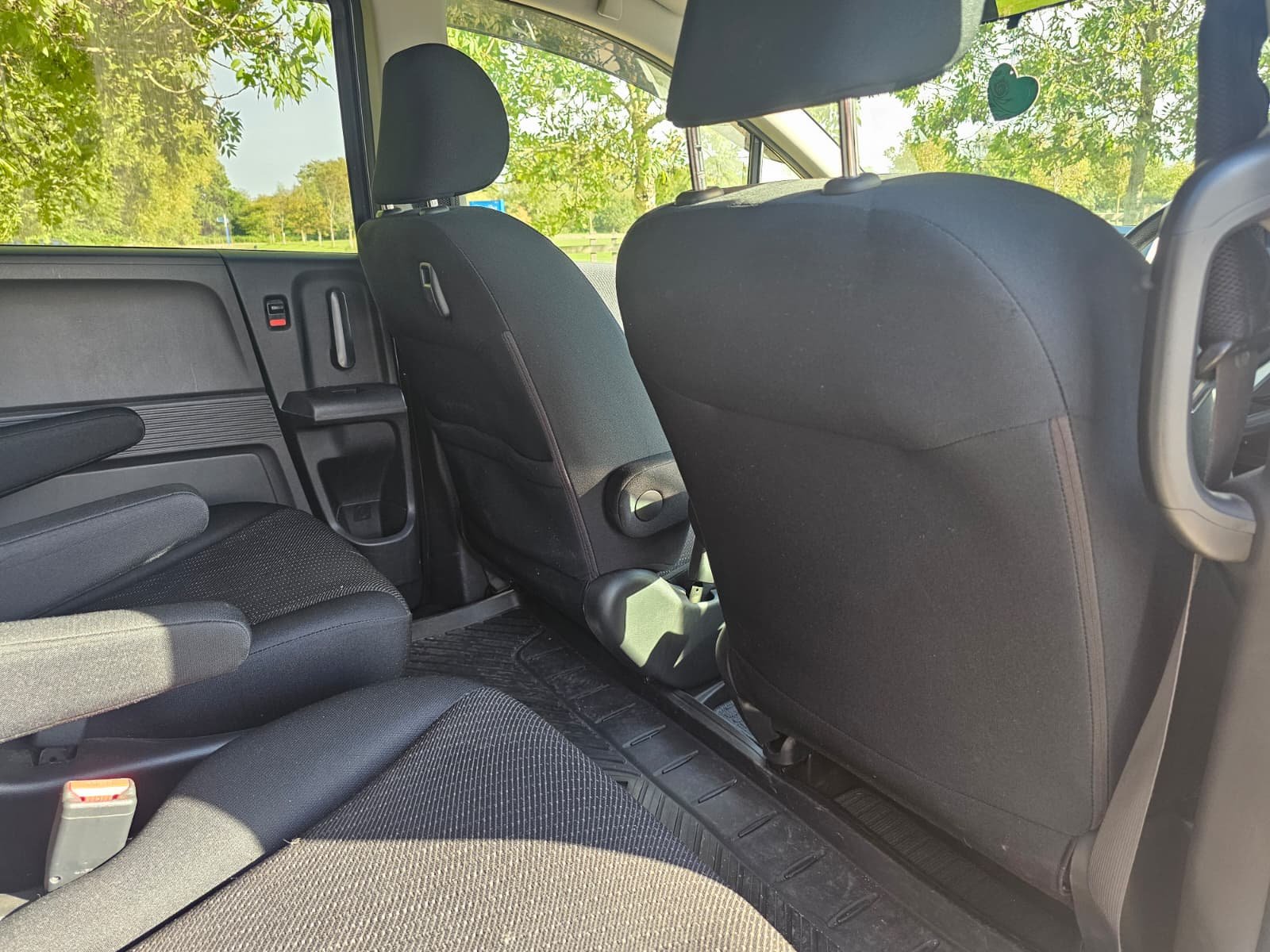 Honda Freed 1.5h EX IMA Automatic Hybrid 6 Seater MPV