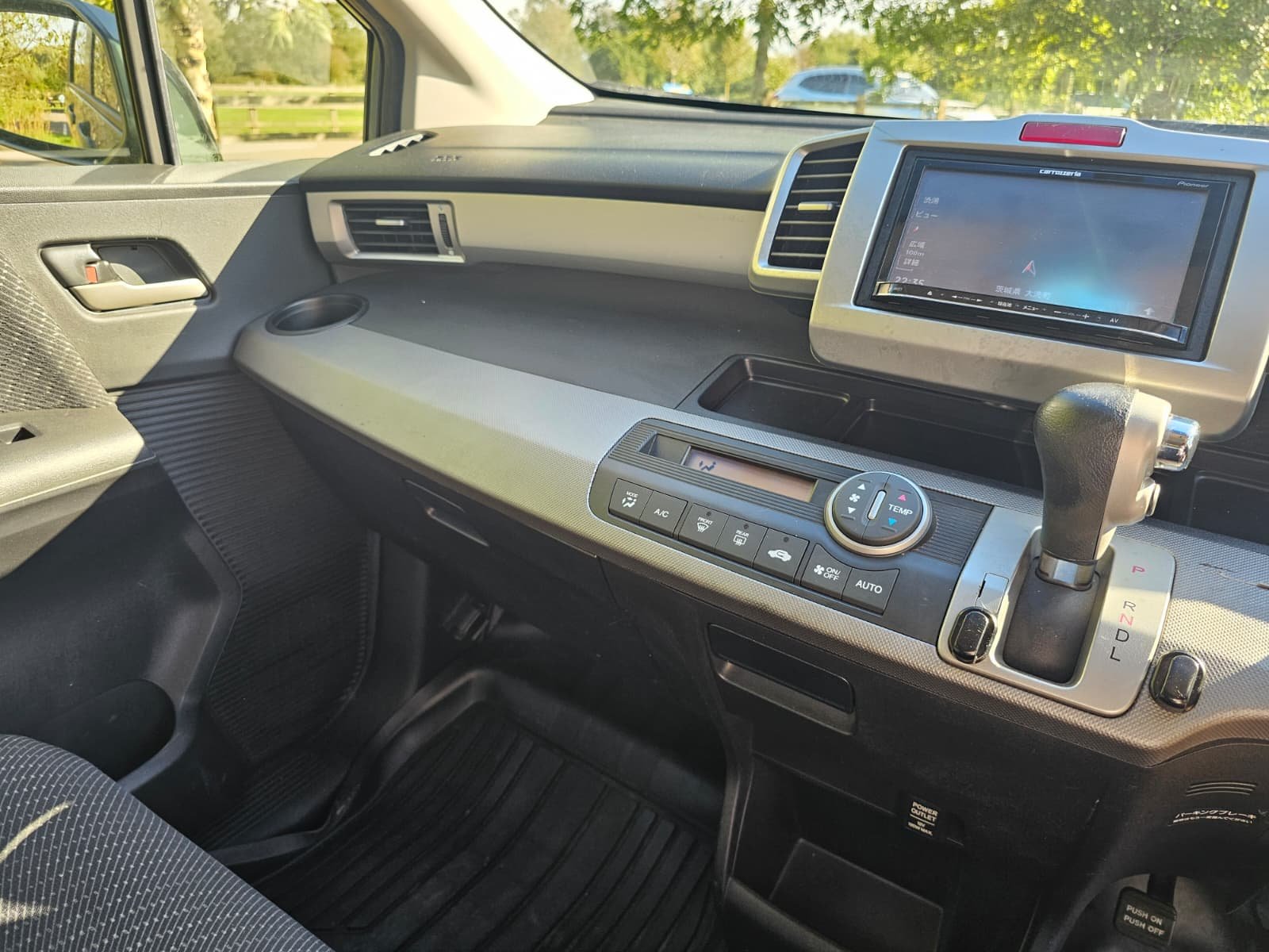 Honda Freed 1.5h EX IMA Automatic Hybrid 6 Seater MPV