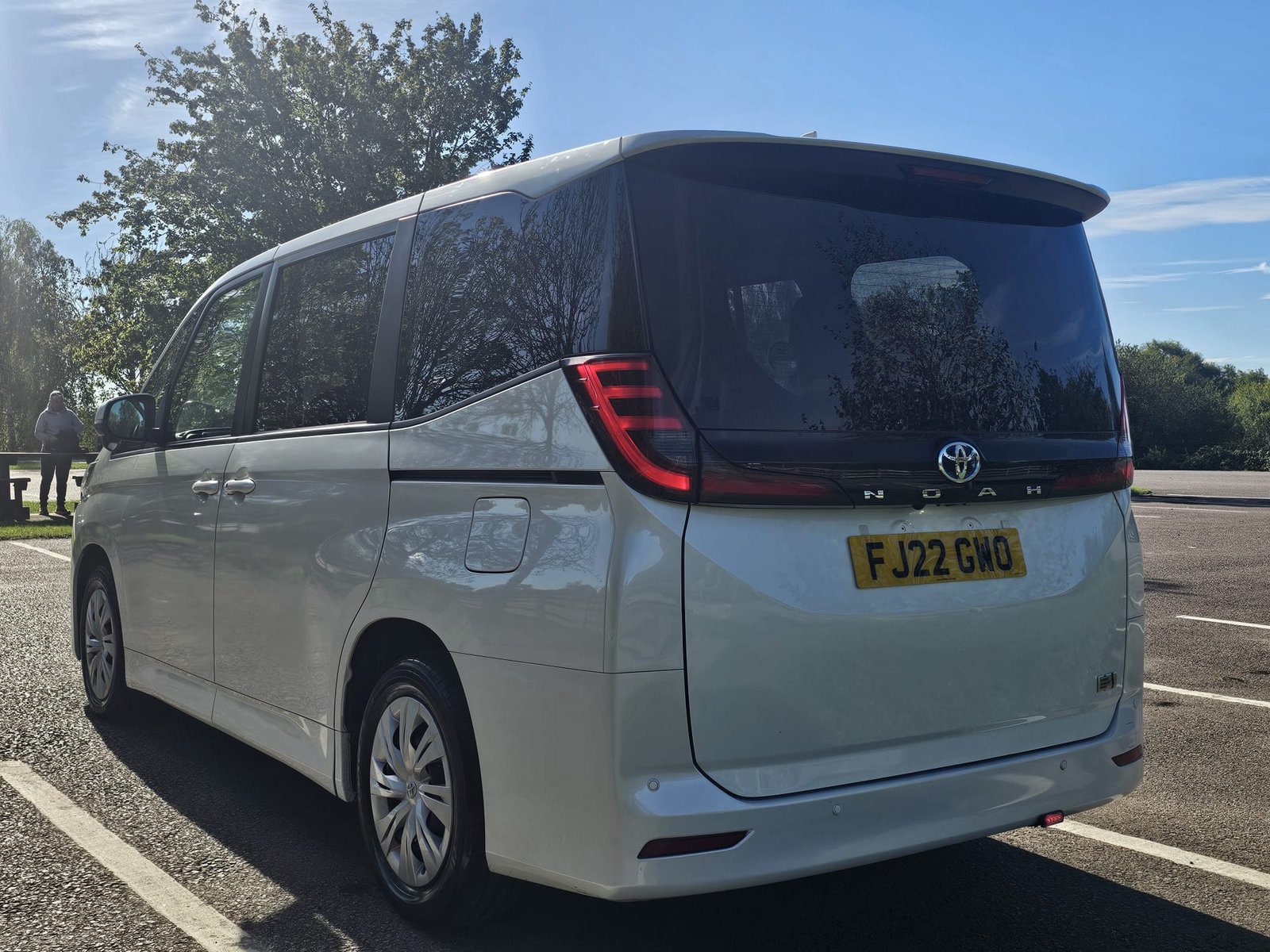 Toyota Noah 1.8h Auto Hybrid 8 Seater MPV ACC