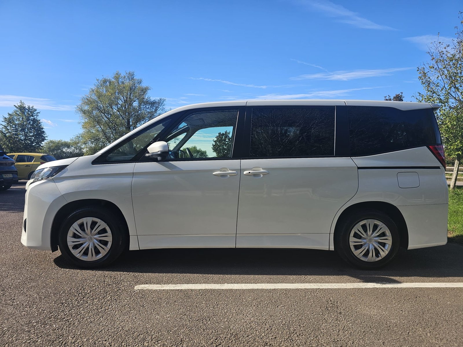 Toyota Noah 1.8h Auto Hybrid 8 Seater MPV ACC