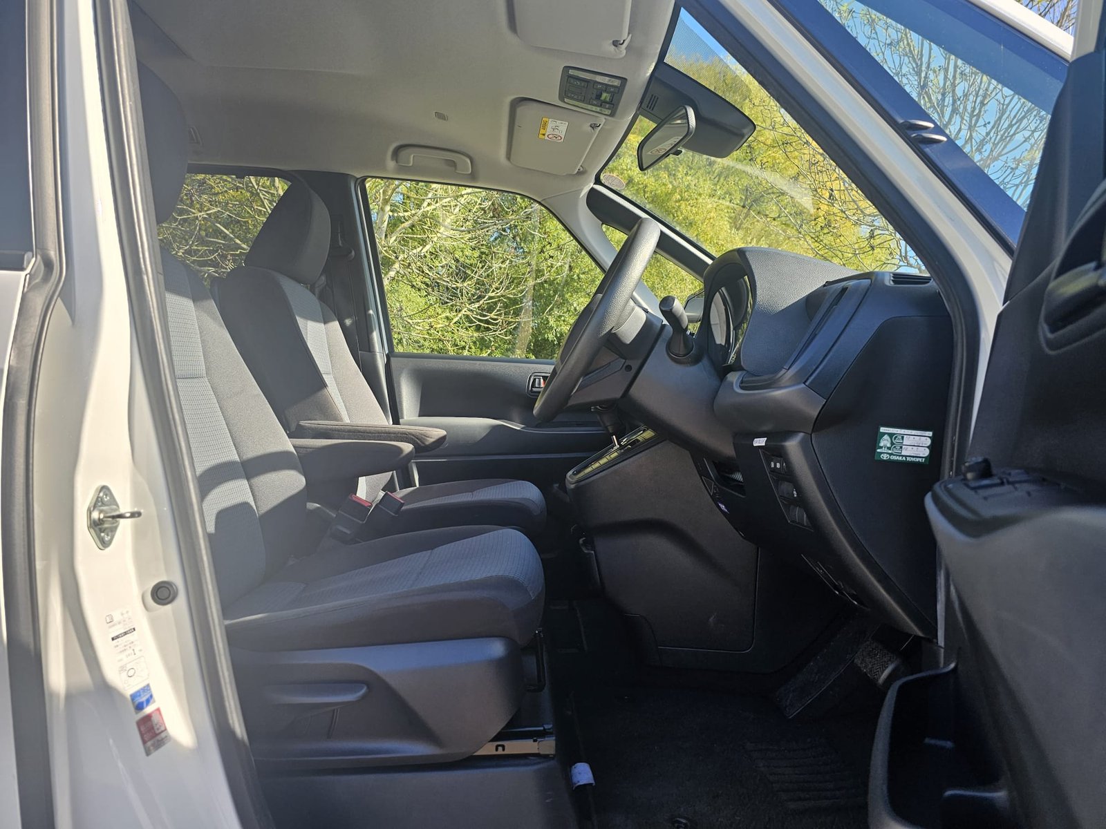 Toyota Noah 1.8h Auto Hybrid 8 Seater MPV ACC