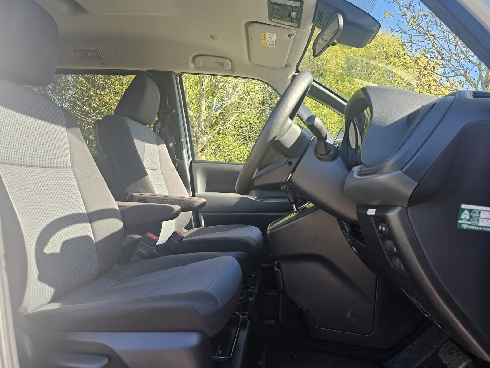 Toyota Noah 1.8h Auto Hybrid 8 Seater MPV ACC