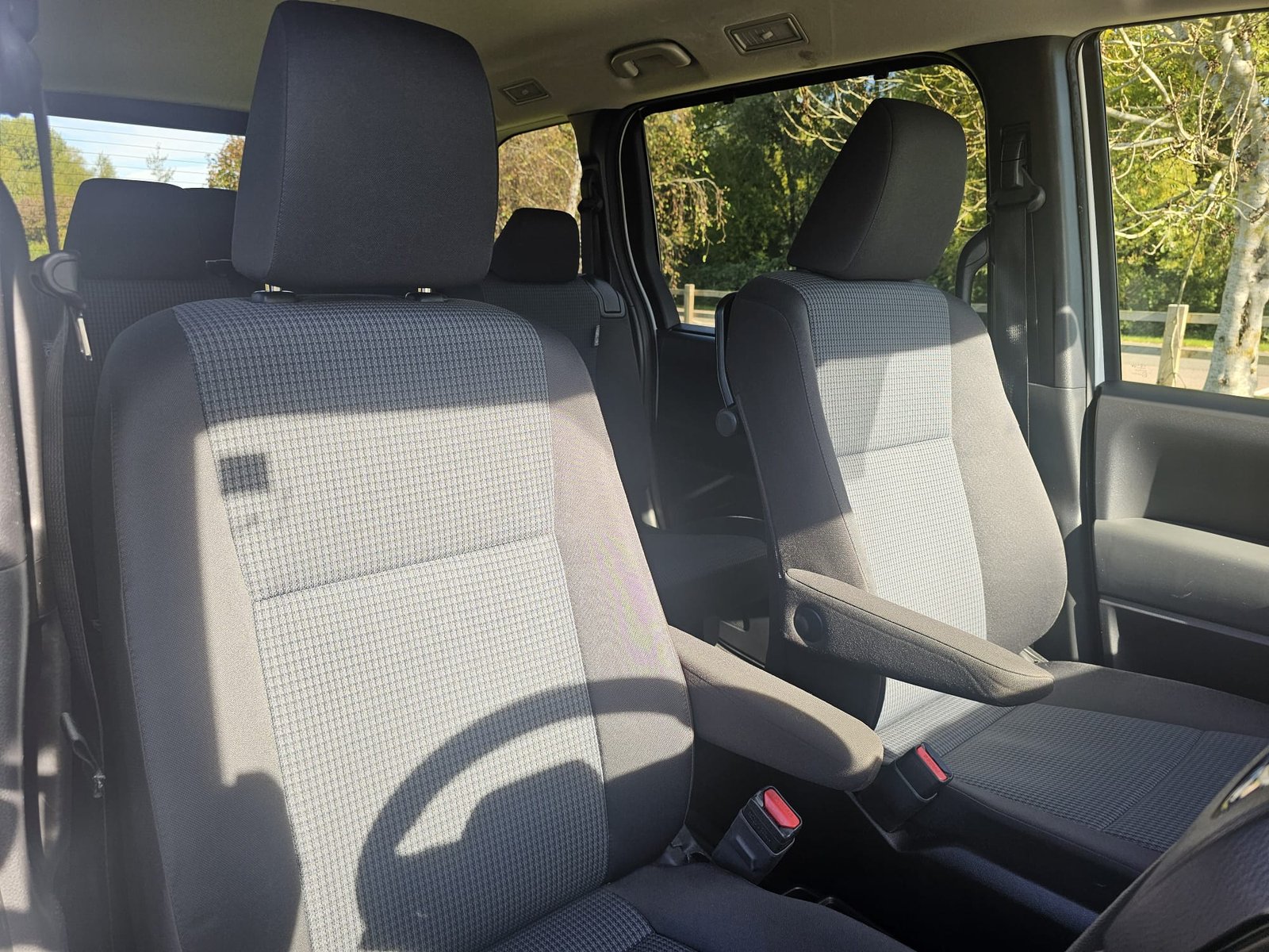 Toyota Noah 1.8h Auto Hybrid 8 Seater MPV ACC