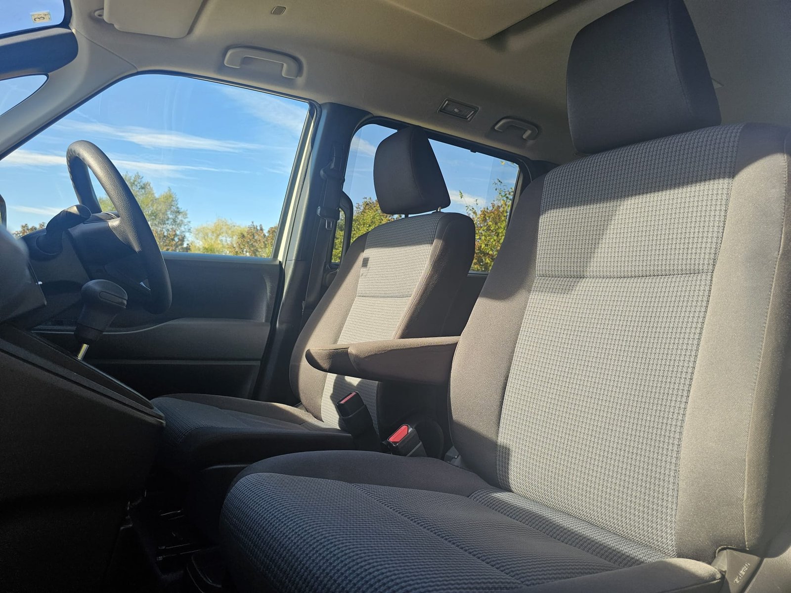 Toyota Noah 1.8h Auto Hybrid 8 Seater MPV ACC