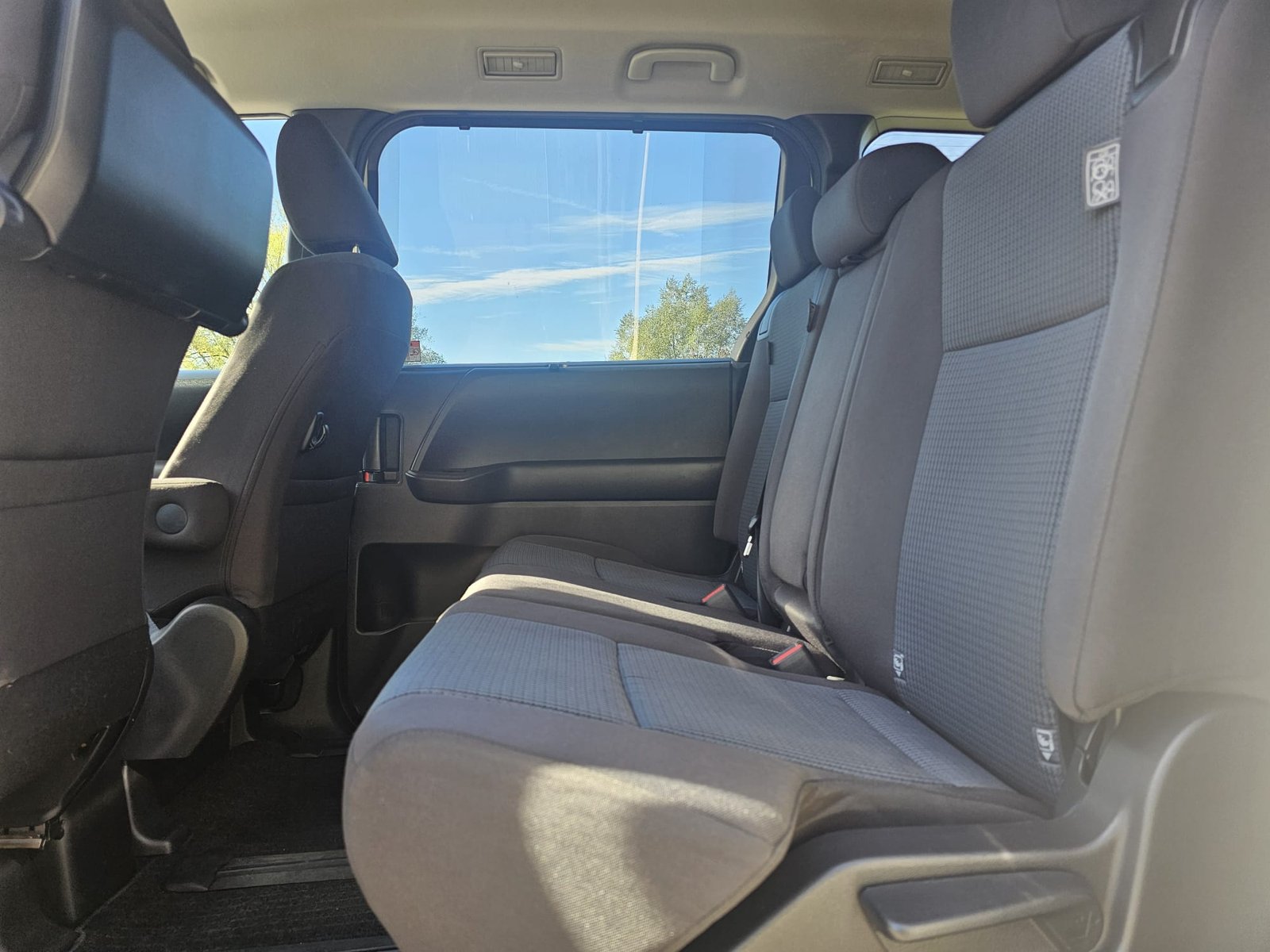 Toyota Noah 1.8h Auto Hybrid 8 Seater MPV ACC