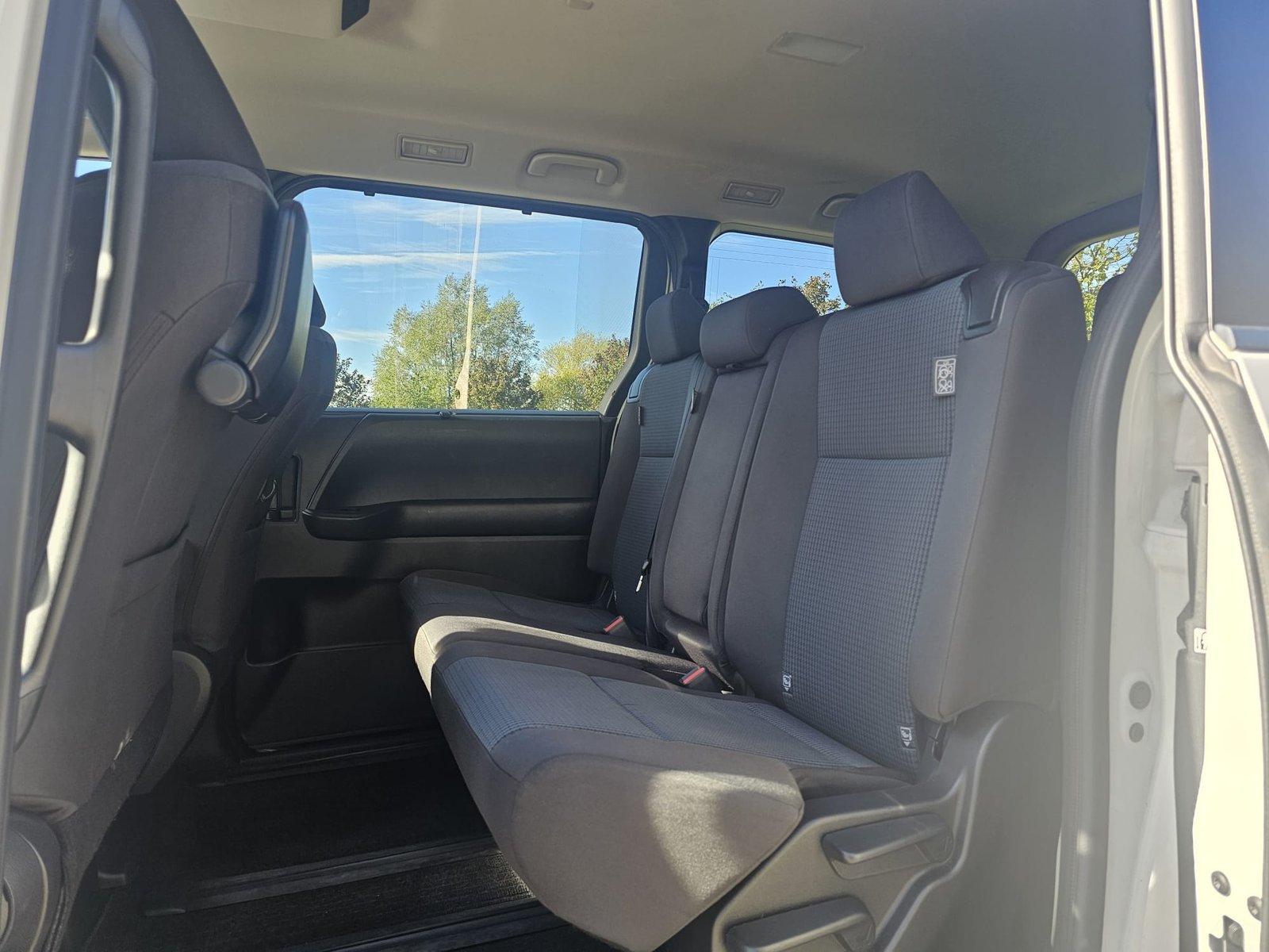 Toyota Noah 1.8h Auto Hybrid 8 Seater MPV ACC