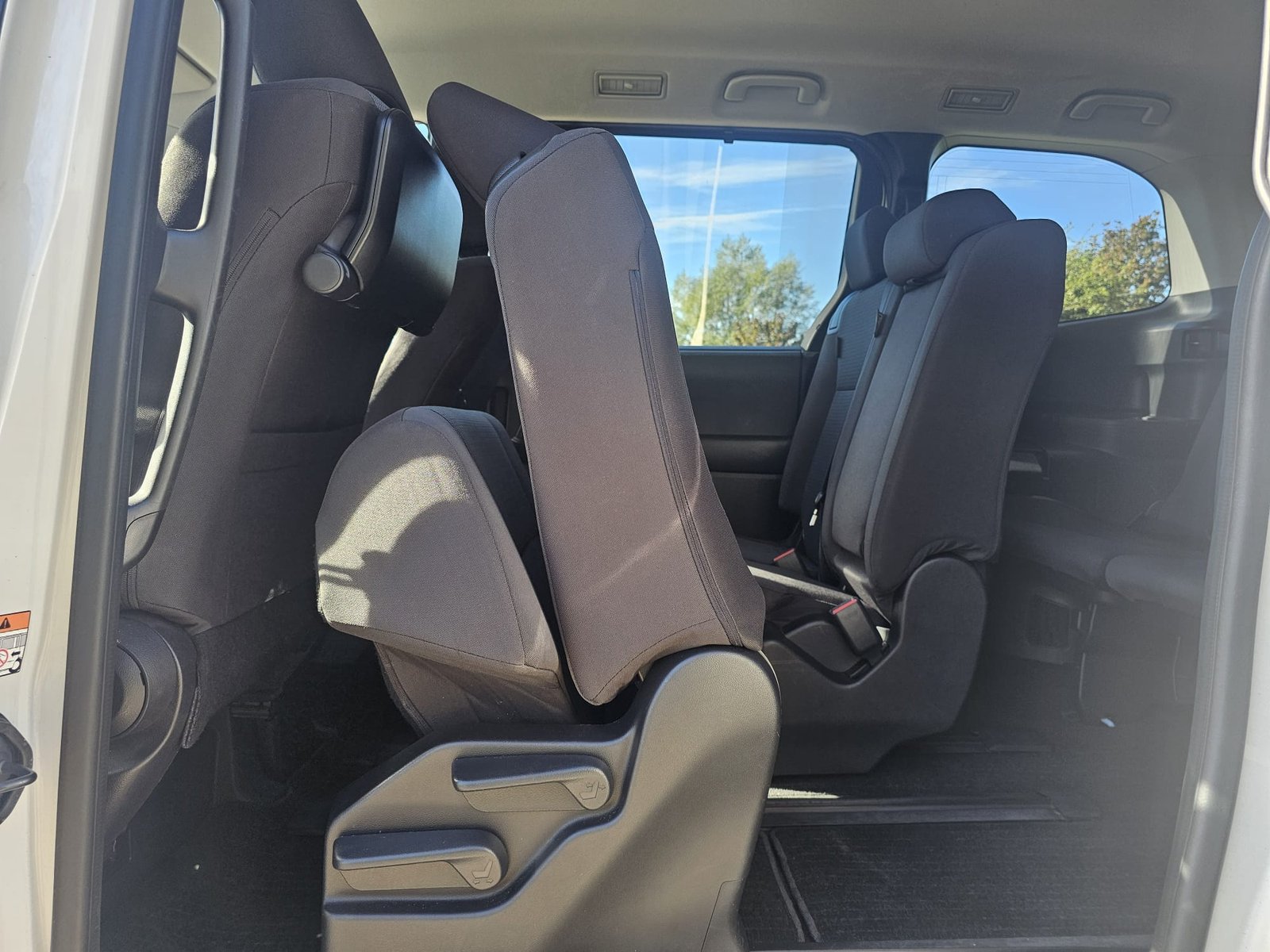 Toyota Noah 1.8h Auto Hybrid 8 Seater MPV ACC