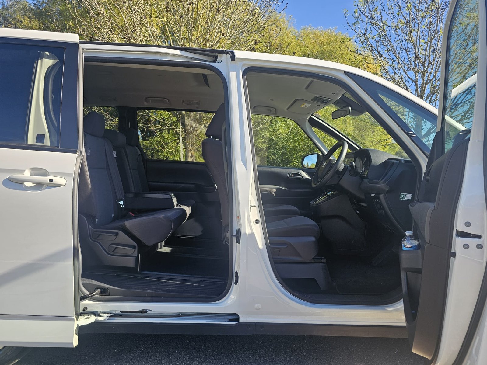 Toyota Noah 1.8h Auto Hybrid 8 Seater MPV ACC