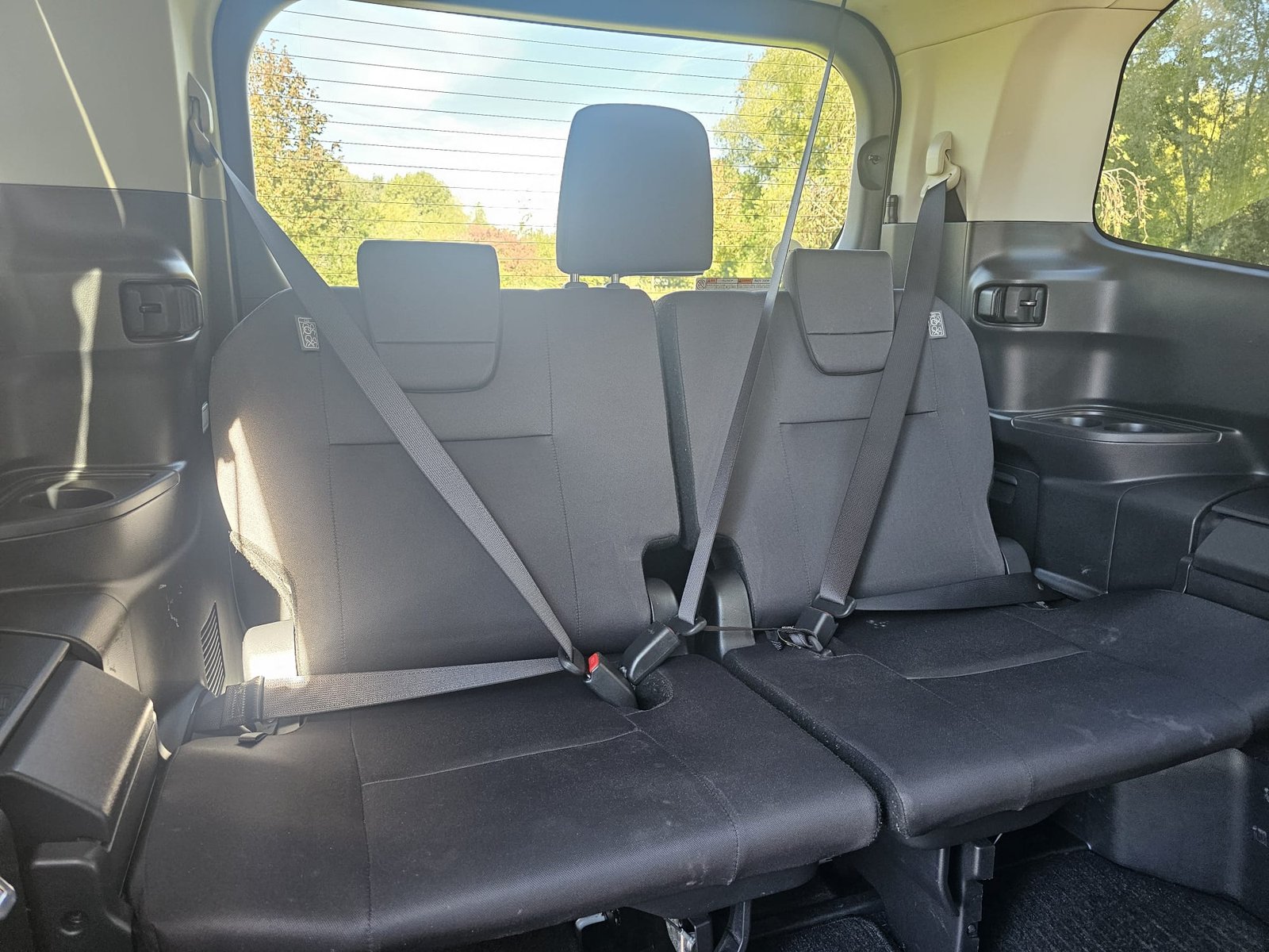 Toyota Noah 1.8h Auto Hybrid 8 Seater MPV ACC