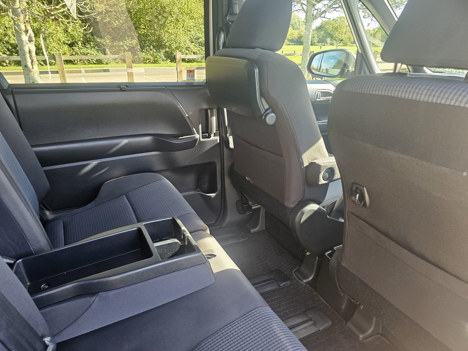 Toyota Noah 1.8h Auto Hybrid 8 Seater MPV ACC