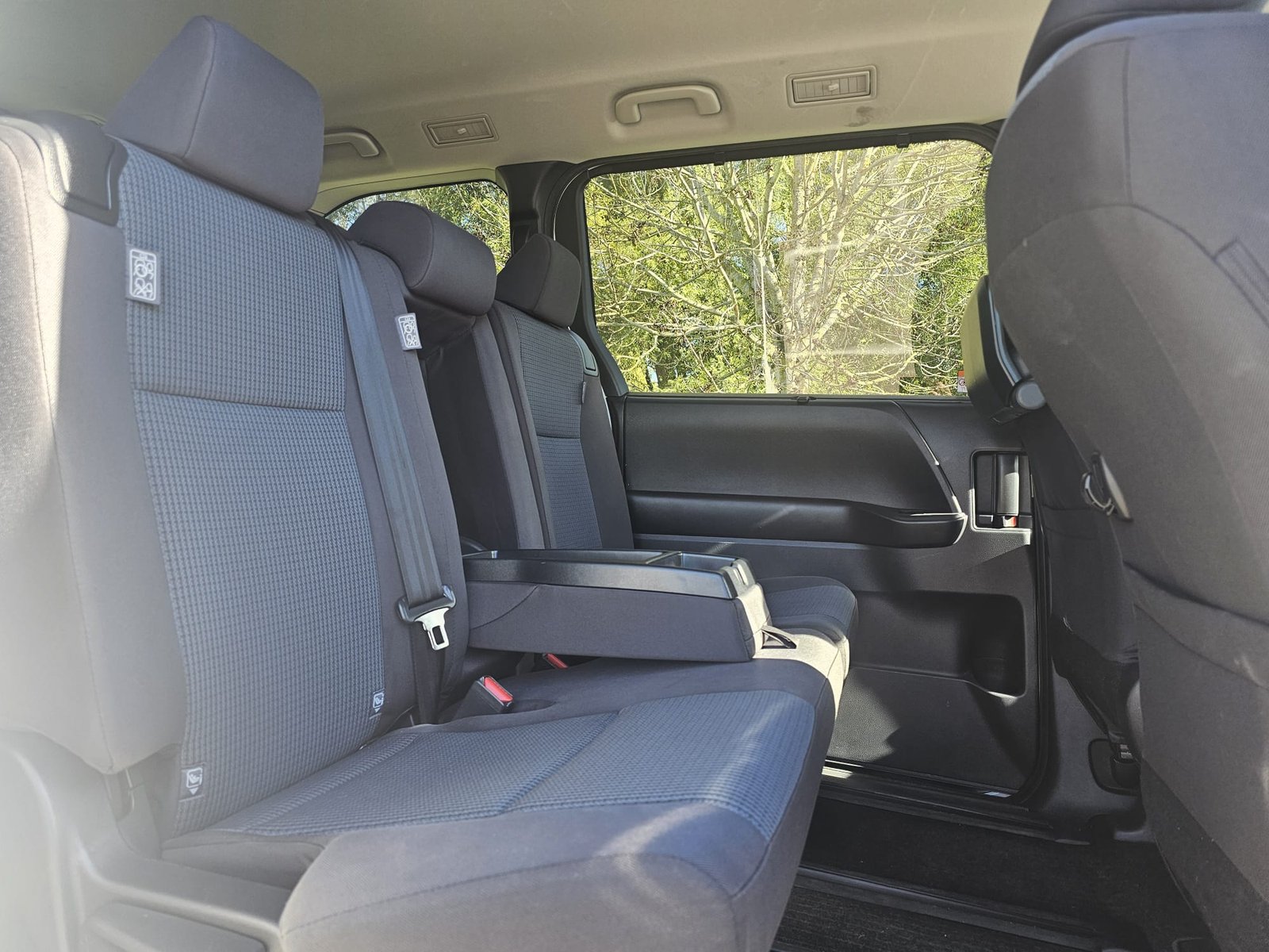 Toyota Noah 1.8h Auto Hybrid 8 Seater MPV ACC