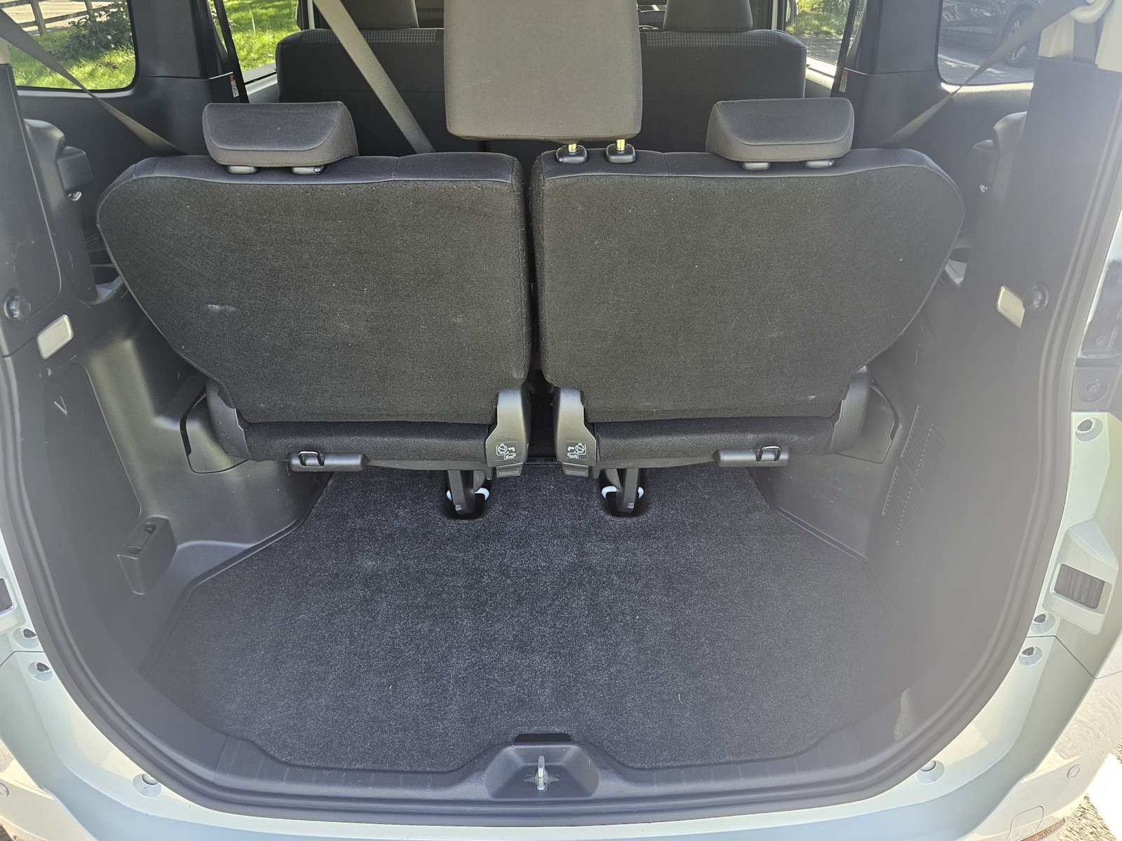 Toyota Noah 1.8h Auto Hybrid 8 Seater MPV ACC