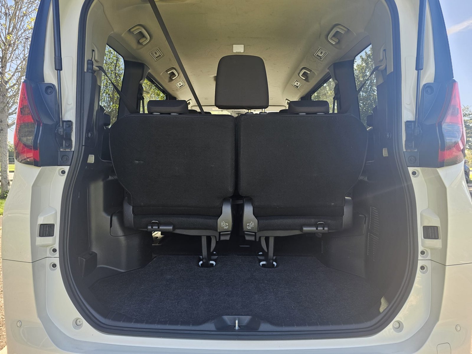 Toyota Noah 1.8h Auto Hybrid 8 Seater MPV ACC