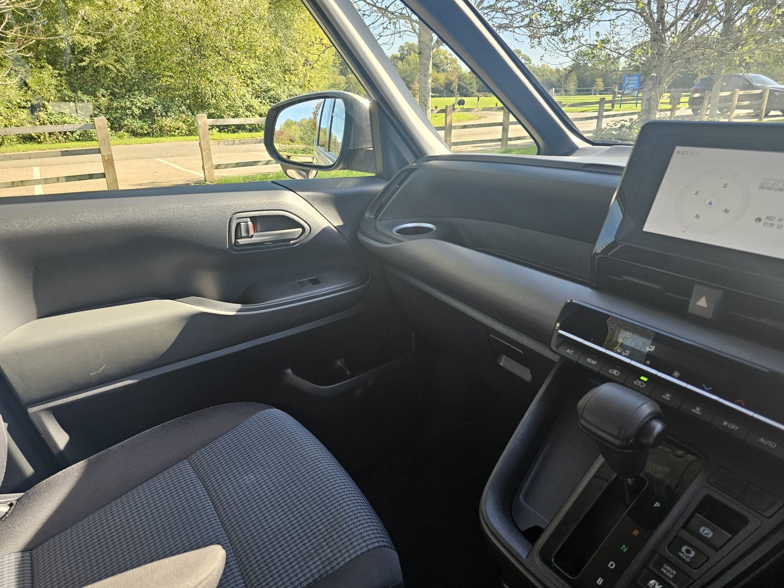Toyota Noah 1.8h Auto Hybrid 8 Seater MPV ACC