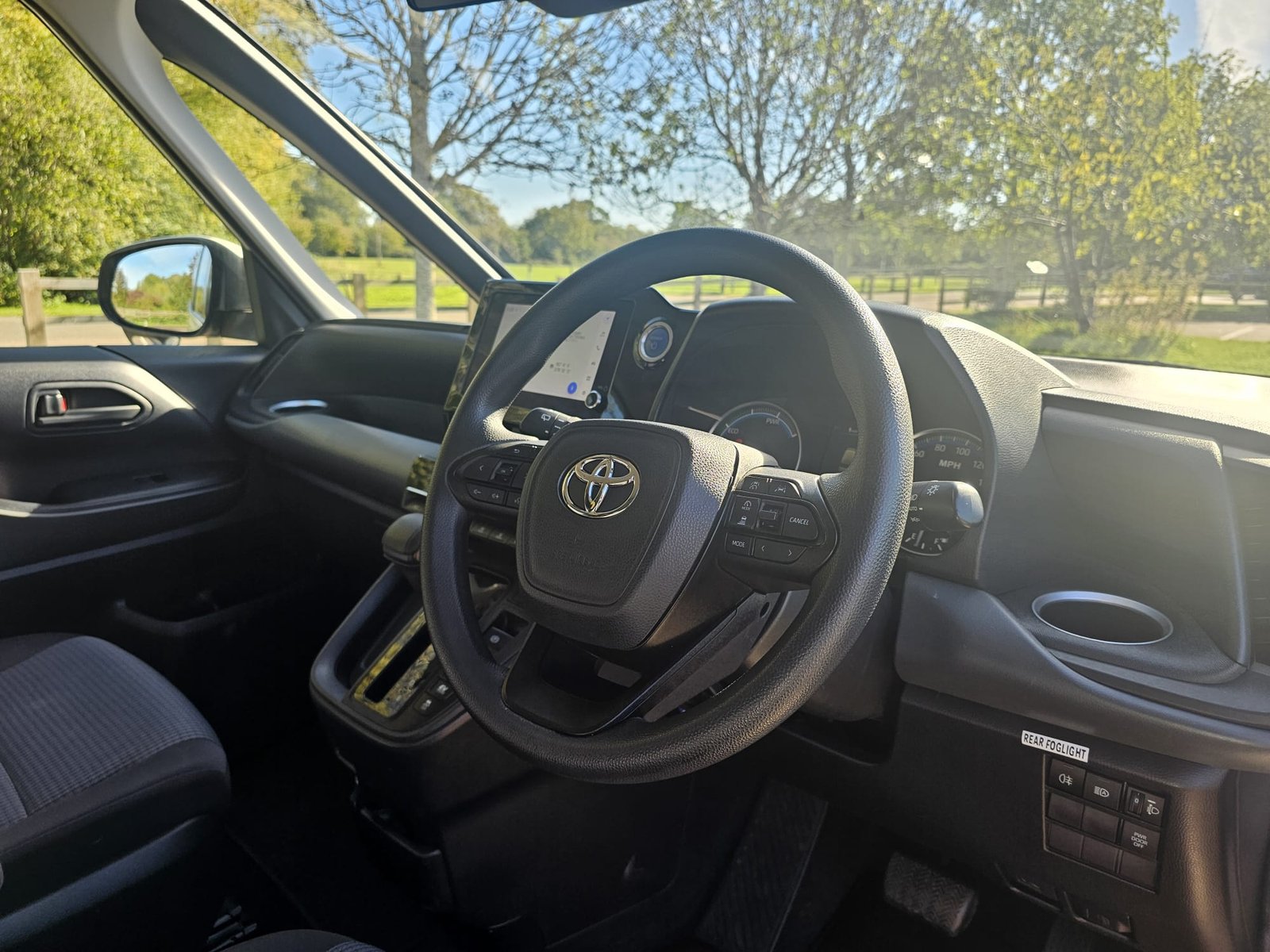 Toyota Noah 1.8h Auto Hybrid 8 Seater MPV ACC
