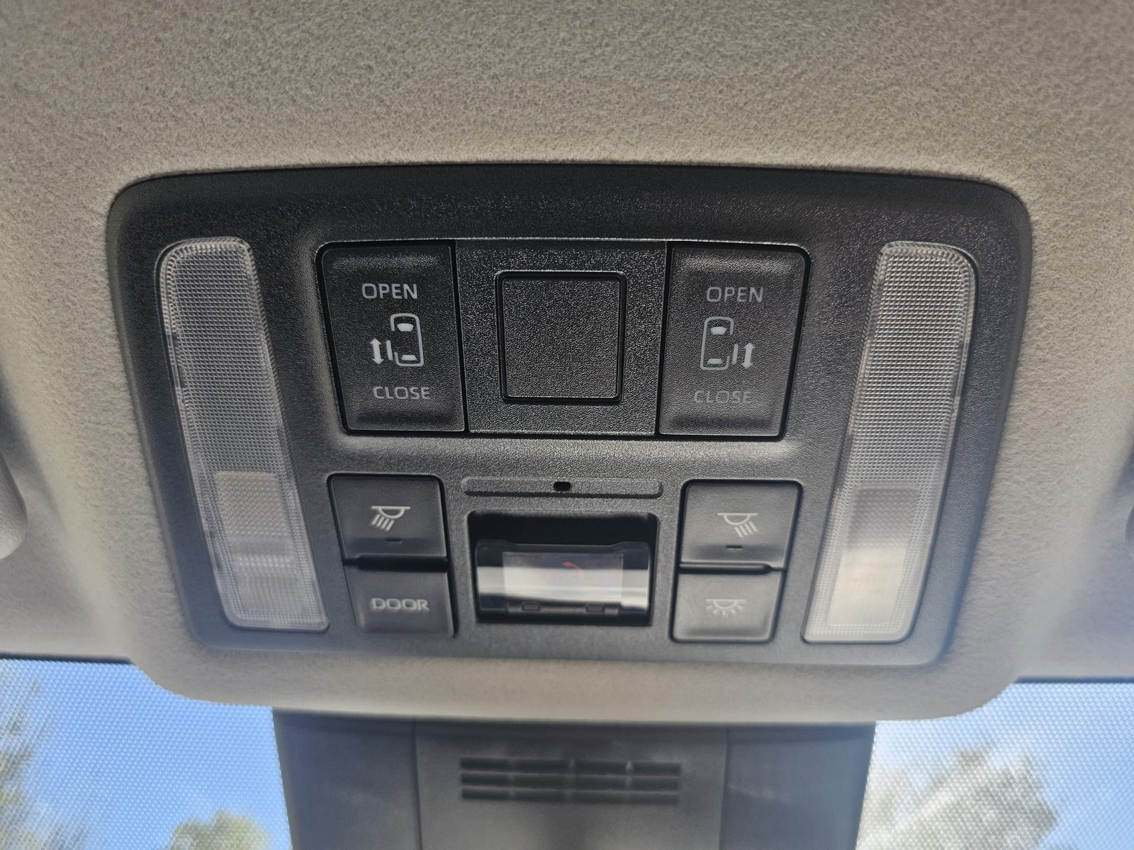 Toyota Noah 1.8h Auto Hybrid 8 Seater MPV ACC
