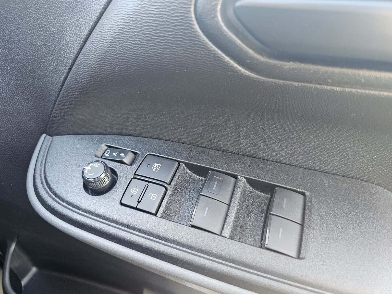 Toyota Noah 1.8h Auto Hybrid 8 Seater MPV ACC