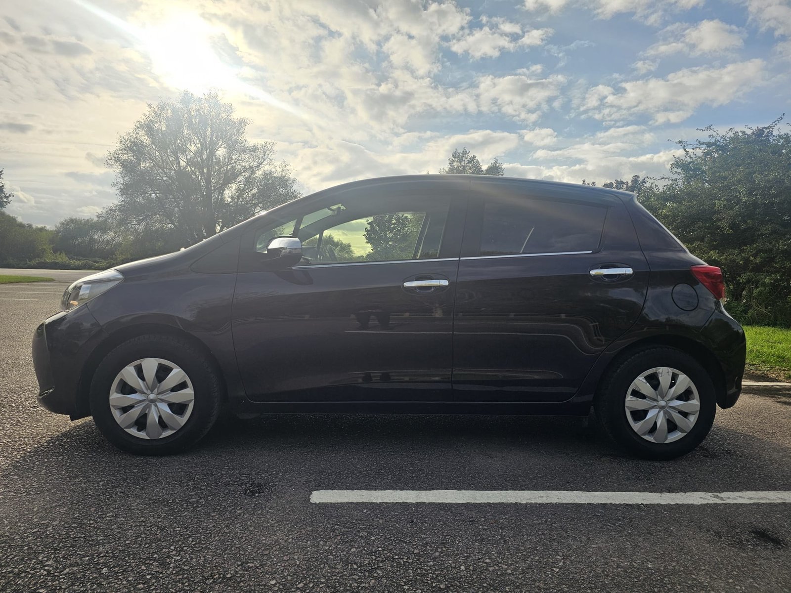 TOYOTA YARIS Vitz Jewela Edition 1.33L Automatic 5dr Hatchback