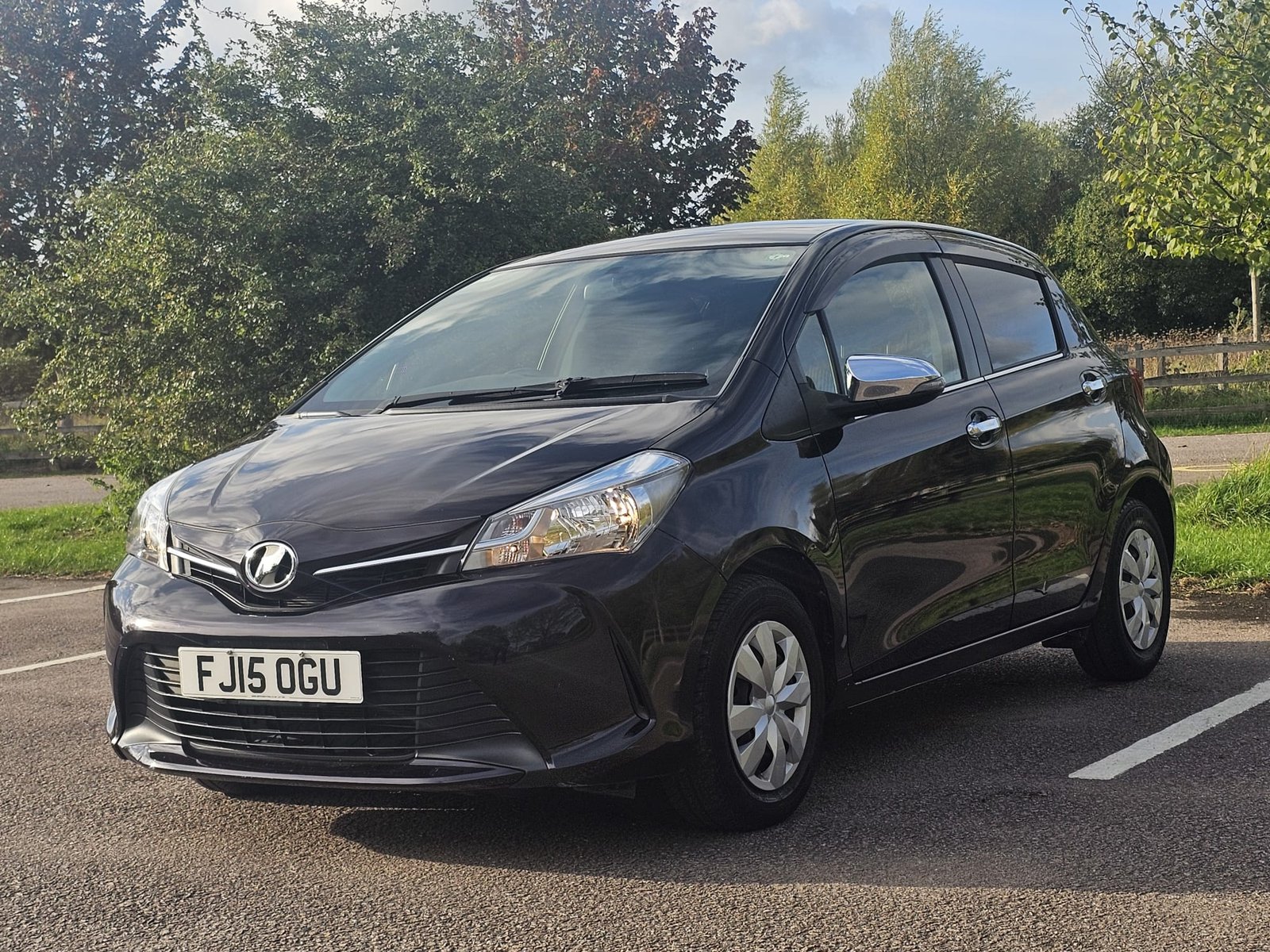 TOYOTA YARIS Vitz Jewela Edition 1.33L Automatic 5dr Hatchback