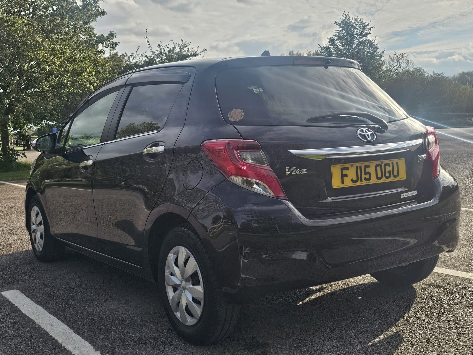TOYOTA YARIS Vitz Jewela Edition 1.33L Automatic 5dr Hatchback