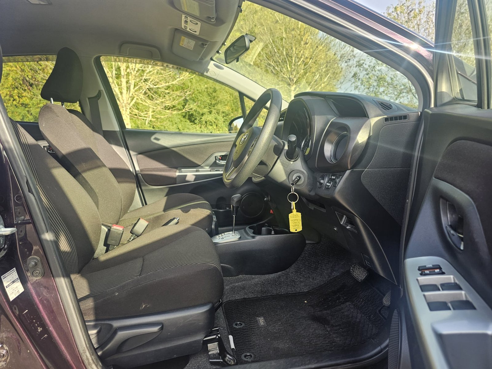 TOYOTA YARIS Vitz Jewela Edition 1.33L Automatic 5dr Hatchback