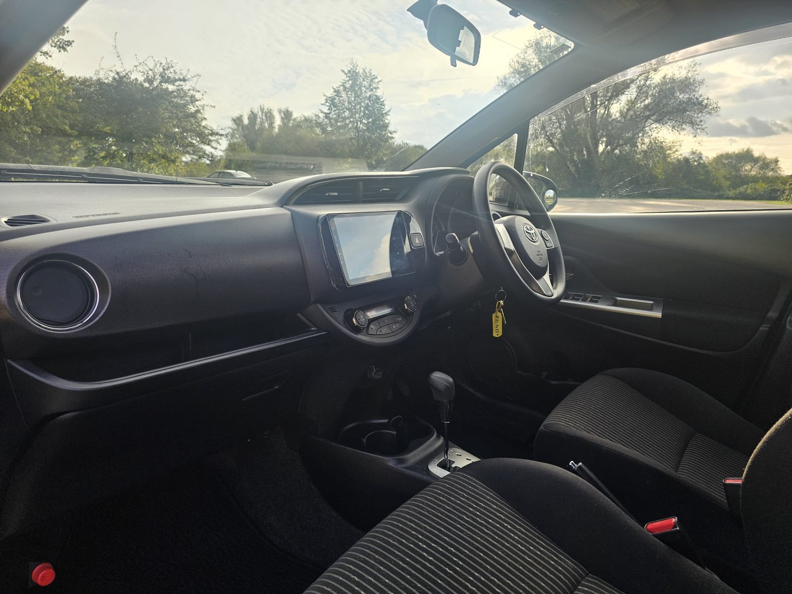 TOYOTA YARIS Vitz Jewela Edition 1.33L Automatic 5dr Hatchback