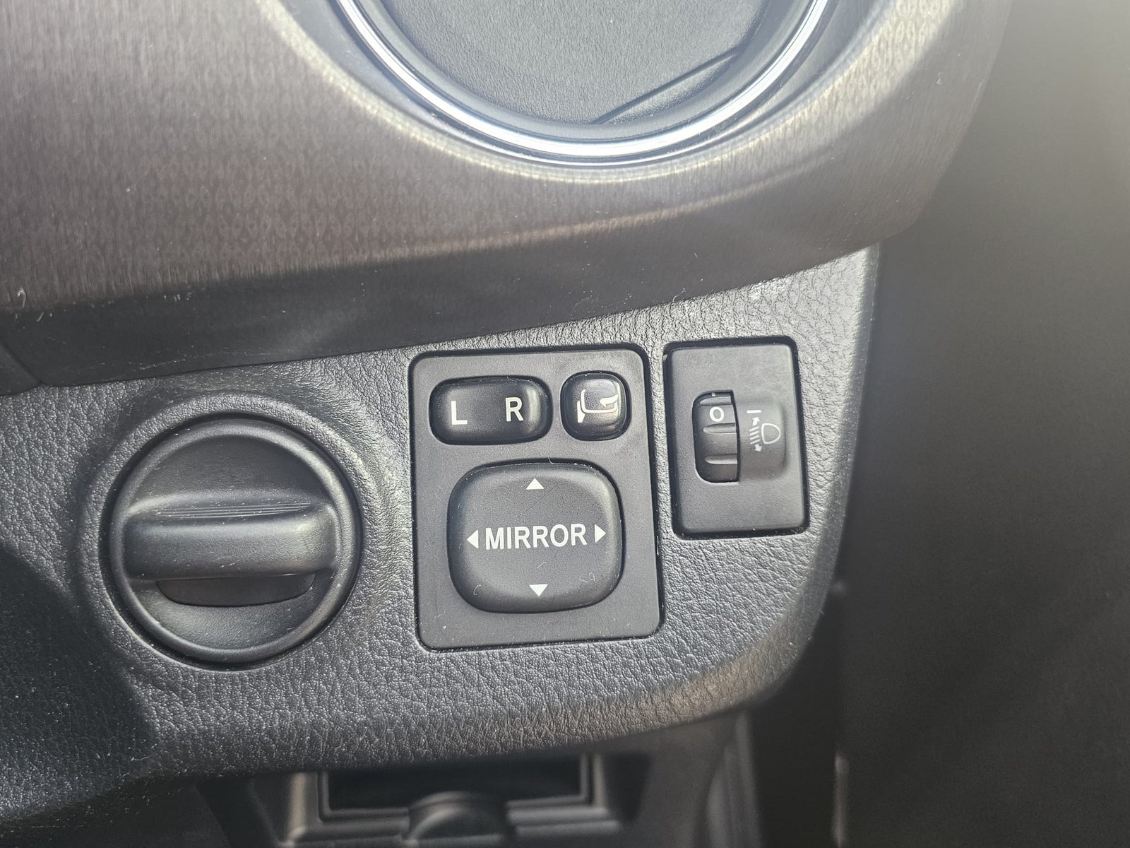 TOYOTA YARIS Vitz Jewela Edition 1.33L Automatic 5dr Hatchback