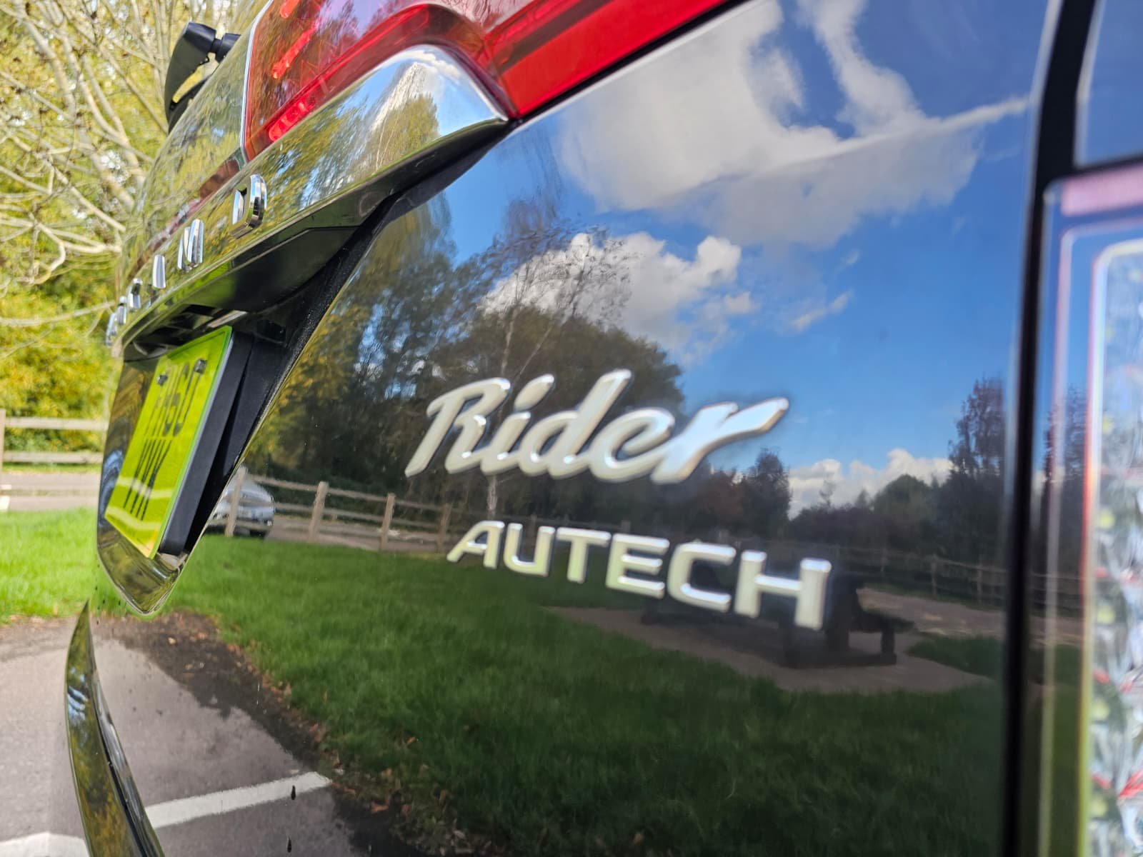 NISSAN ELGRAND Rider Autech E52 3.5 V6 Xtronic Auto 7 Luxury Seater MPV