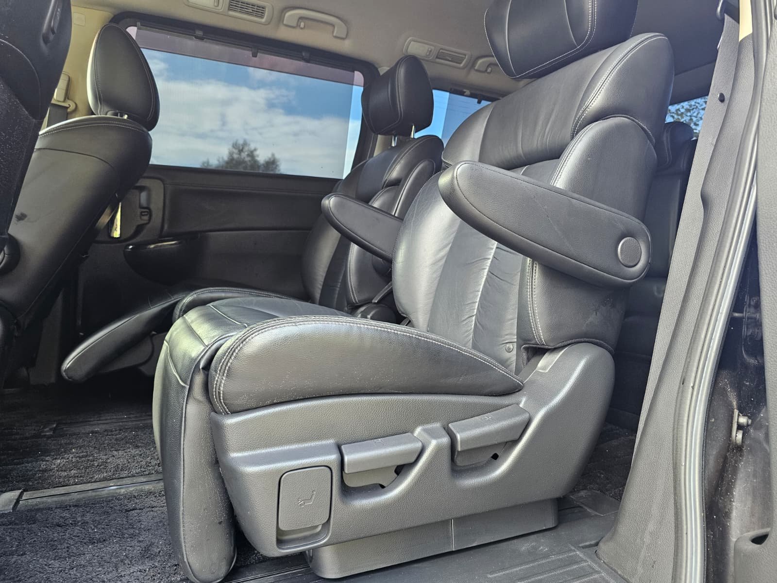 NISSAN ELGRAND Rider Autech E52 3.5 V6 Xtronic Auto 7 Luxury Seater MPV